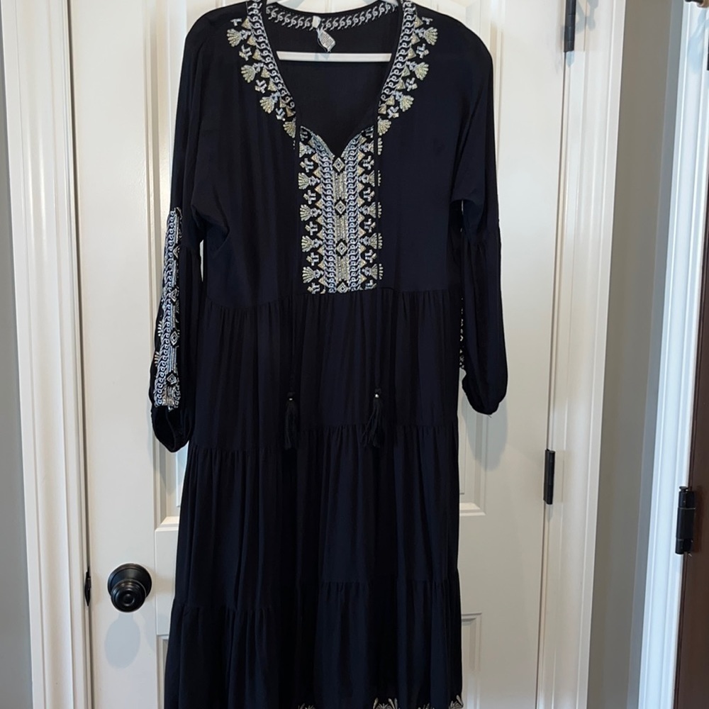 Beautiful boho Rachel Zoe black tiered midi dress with metallic embroidery Small